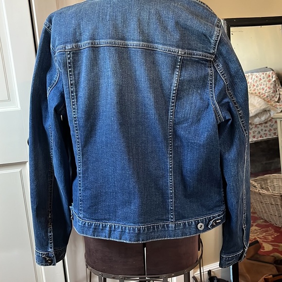 Vince Camuto Jean Jacket Size Medium NWOT - Picture 2 of 5